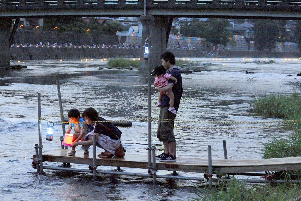 灯籠流し