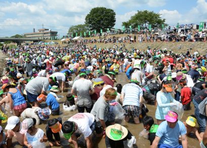  鮎のつかみどり大会