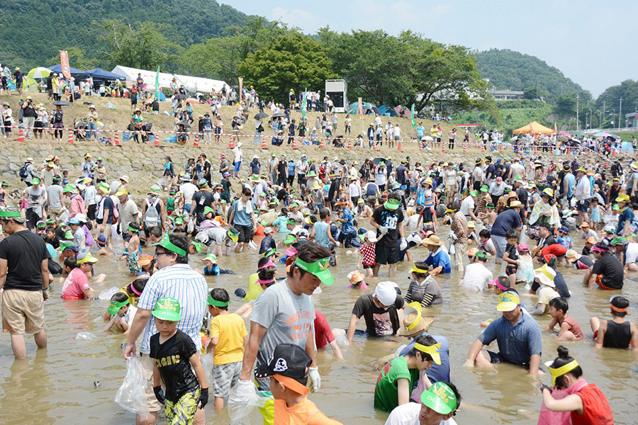 鮎のつかみどり大会